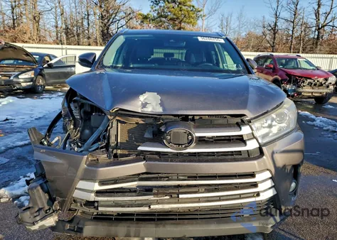 2018 Toyota Highlander Se z USA, uszkodzony, nr VIN 5TDJZRFH8JS829070